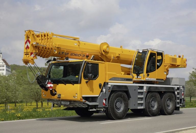 70-ton-liebherr-crane-for-rent-in-new-england-astro-crane